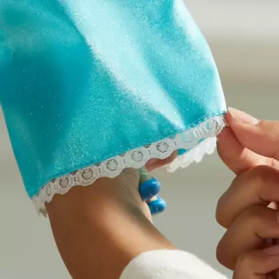 Disney Store Wendy Classic Doll, Peter Pan 6 Disney Store Wendy Classic Doll, Peter Pan - Image 4